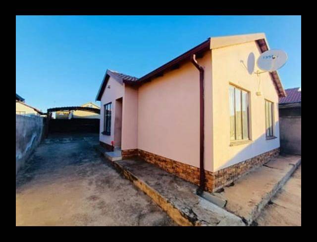 4 BEDROOM HOUSE FOR SALE IN LOTUS GARDENS